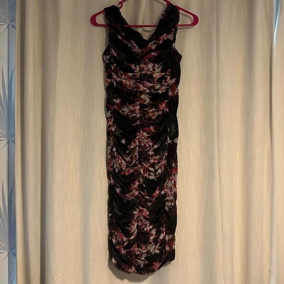 Black Halo Yasmin floral v neck shirted mesh dress - Picture 3 of 8